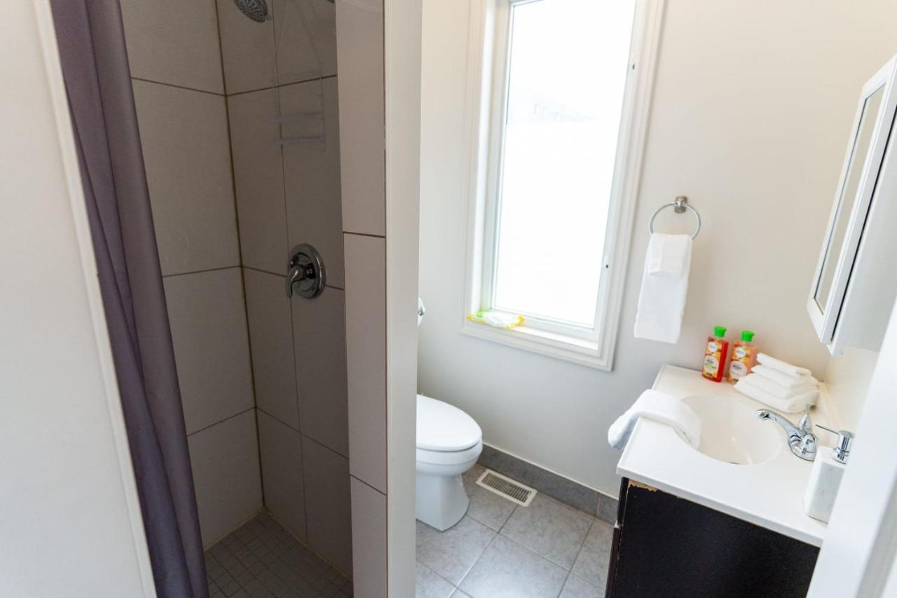 Modern 1 Bedroom Apartment With In-Suite Laundry Hamilton Dış mekan fotoğraf