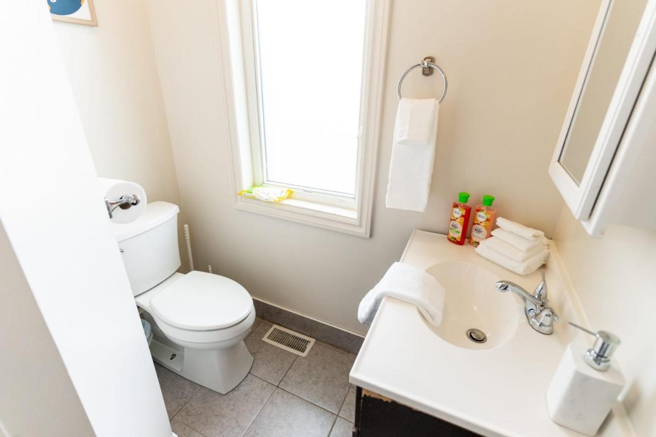 Modern 1 Bedroom Apartment With In-Suite Laundry Hamilton Dış mekan fotoğraf